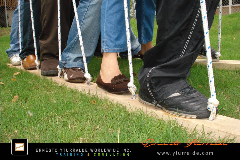 Taller de Cuerdas Bajas | Ejercicio outdoor diseñado para desarrollar colaboración estratégica y confianza