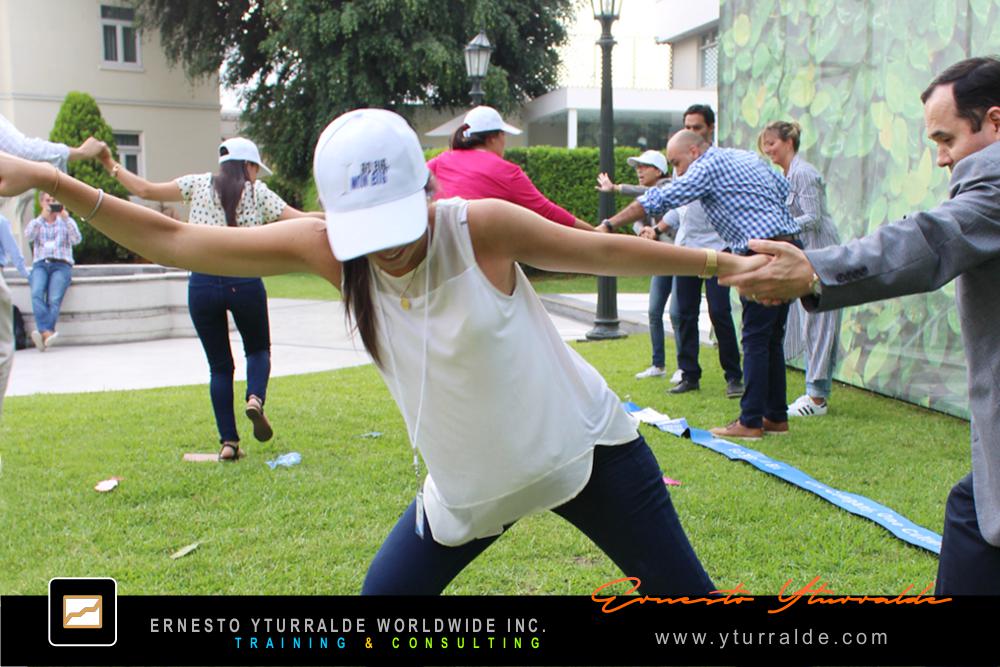 Jornada de Team Building enfocada en fortalecer relaciones de confianza en equipos de alto desempeño