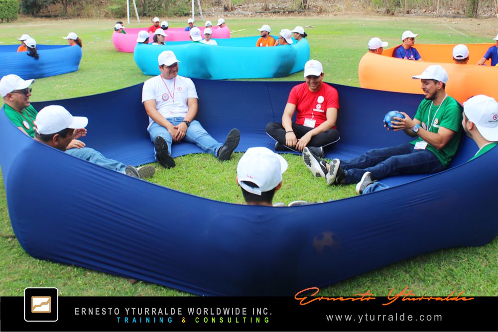 Dinámicas de Team Building con cuerdas bajas para fomentar el liderazgo compartido y la empatía